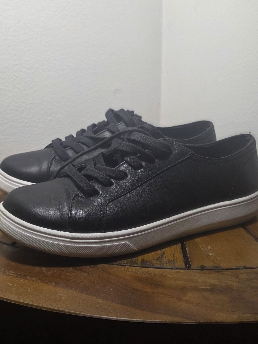 Black Leather Low-Top Sneakers - Casual Comfort